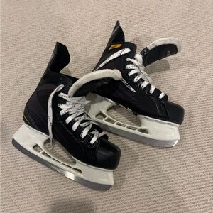 Bauer Supreme 140 ice hockey skates size 4R EUC